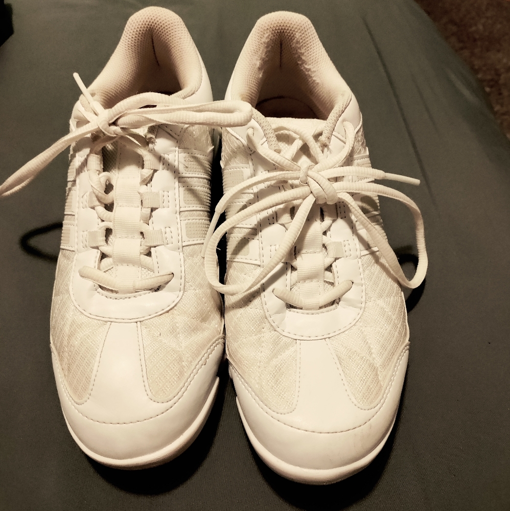 Adidas triple cheer shoes size 7.5 white
